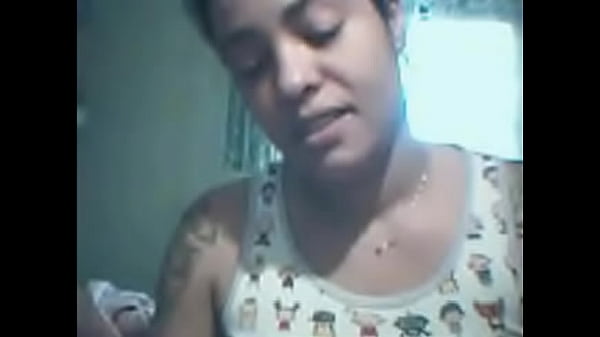 Professora Daniela Ignacio safada exibindo o peitinho para os alunos dela