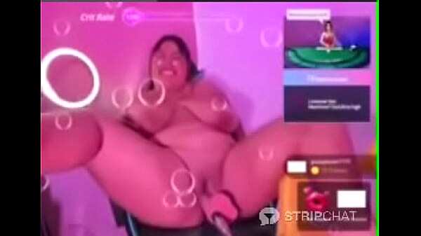 Deliciosa gordita tetona con fuckmachine
